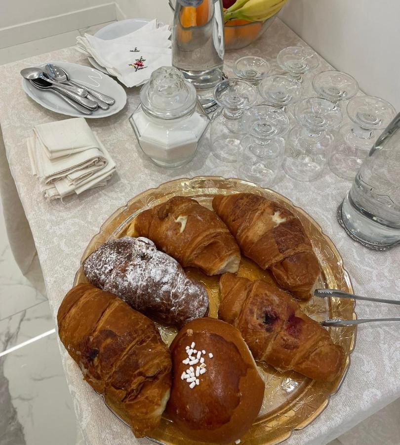 B&B Pernotti Bari Bagian luar foto