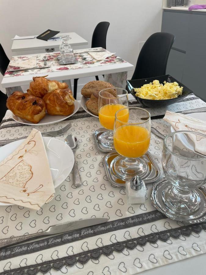 B&B Pernotti Bari Bagian luar foto