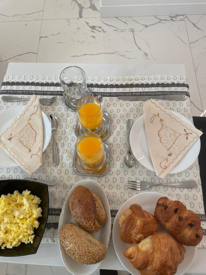 B&B Pernotti Bari Bagian luar foto
